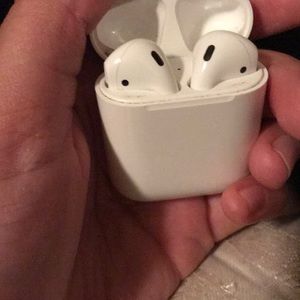 AirPods